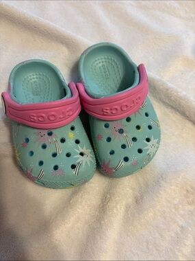 CROCS Kids Teal Starburst Clogs with Pink Heel Strap